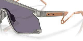 Oakley Bxtr Metal Oo 9237 Men Grey Shield Sunglasses