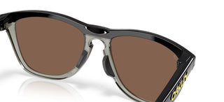 Oakley FROGSKINS RANGE OO 9284 men Black Squared Sunglasses